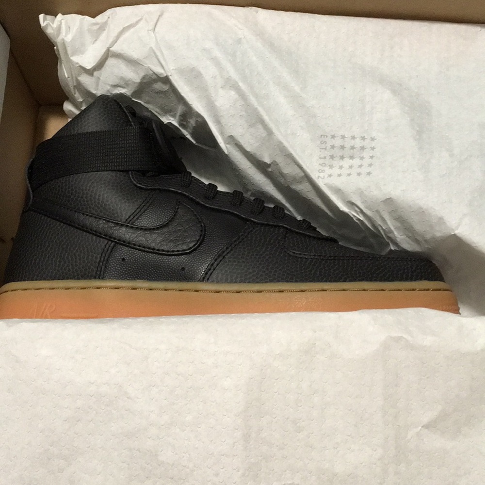 Nike Women’s Air Force 1 HI SE